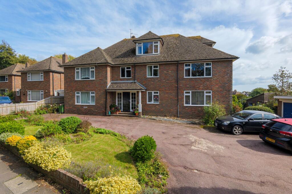 1-bed flat on Station Road, Bybrook, CT21, £219,995