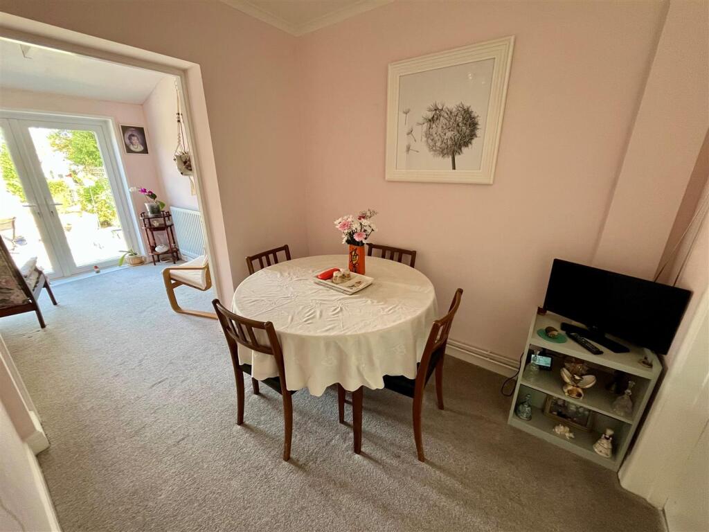 32, Heath Road, Salisbury photo 4