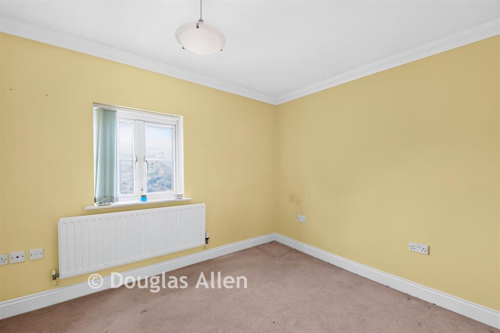 House in Epping Forest, Lambourne - More