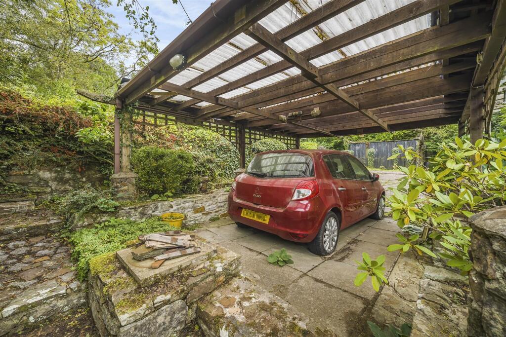 House in Caerphilly, Castle View, St Martins - View 4