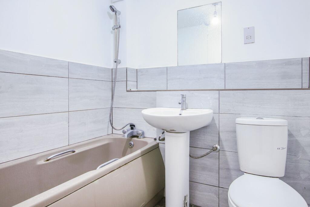 Apartment in Sutton - View 5