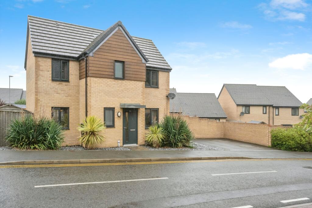 3-bed detached on Roberts Road, Edlington, Doncaster, South Yorkshire, DN12, £210,000