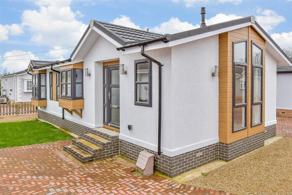 Maidstone Road, Paddock Wood, Kent photo 2