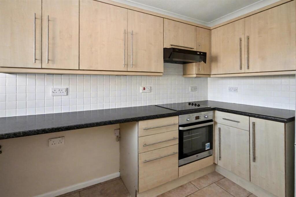 House in Houghton Conquest, Central Bedfordshire - View 3