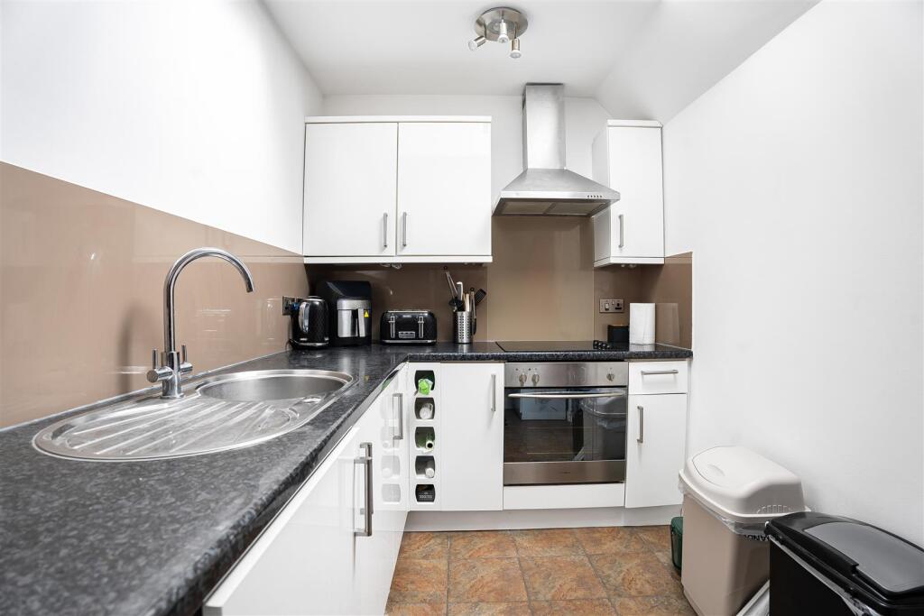 Mitre Court, Railway Street, Hertford photo 3