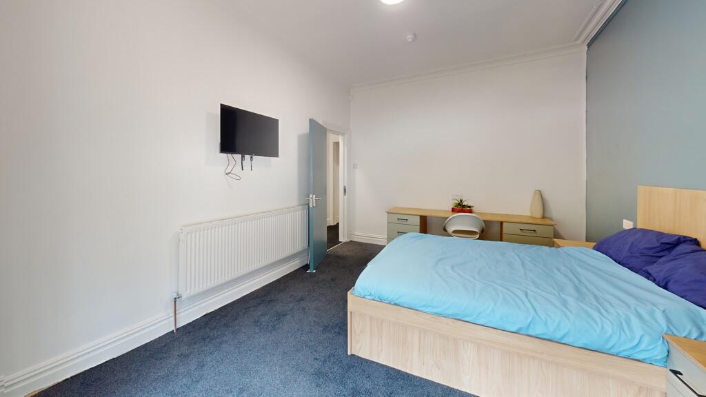 House in Leeds, Headingley Hill, Hyde Park - View 2