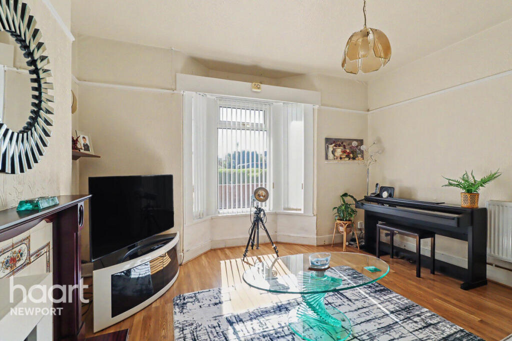 House in Newport - View 4