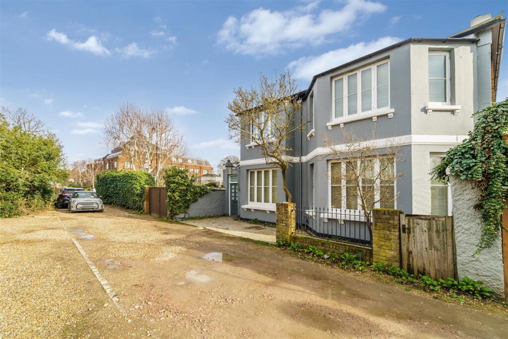 Main image of property: The Green, Wimbledon Village, SW19