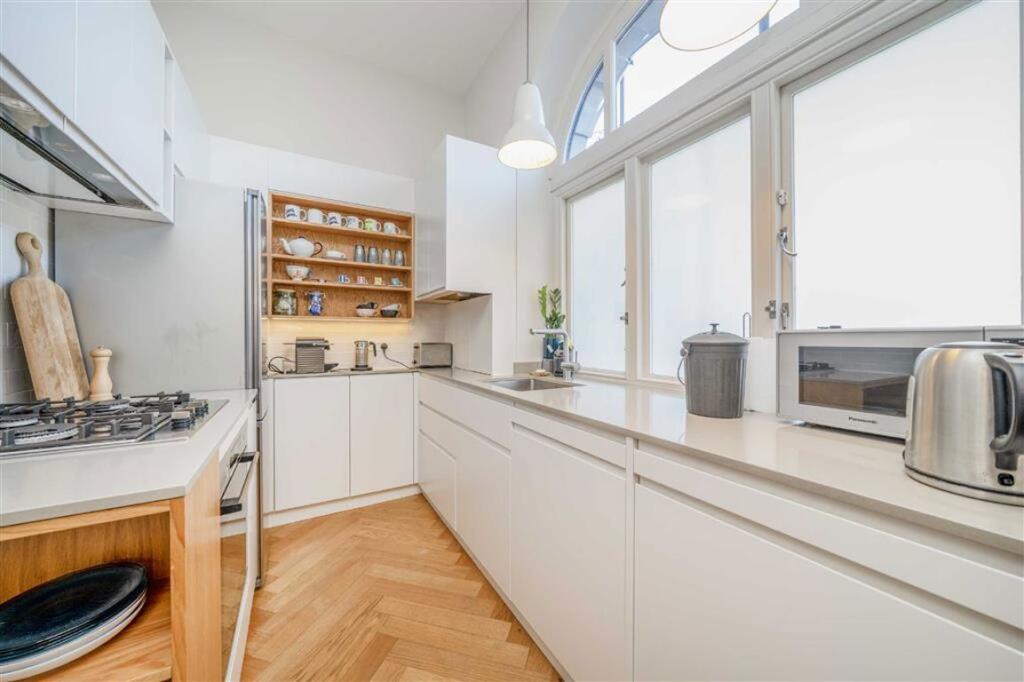 Apartment in London - More