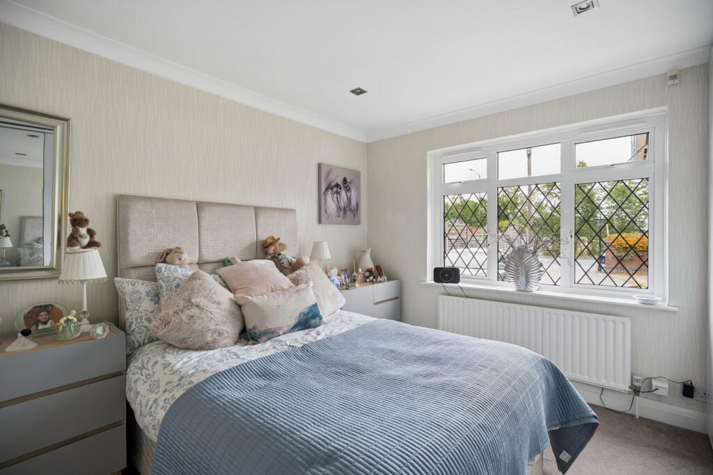 House in Richings Park, Iver - More