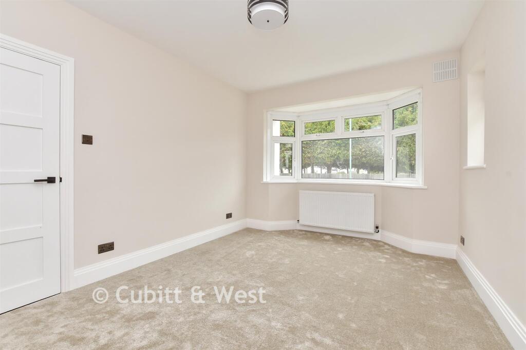 House in Sutton - View 3