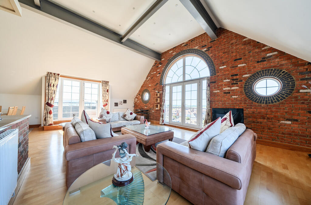 Apartment in Eastbourne, Silver Wharf, Sovereign Harbour - More