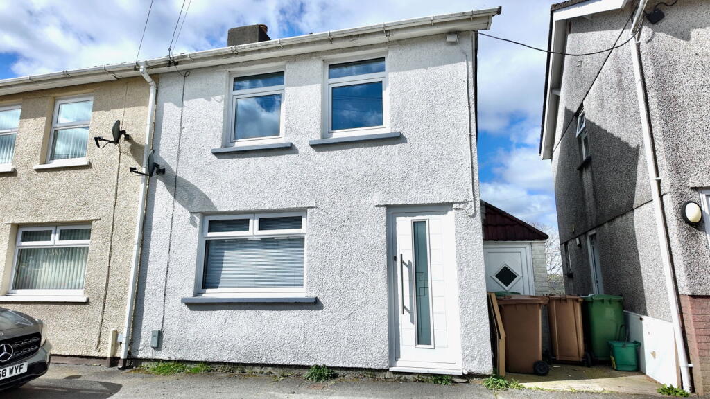 House in Newport - More