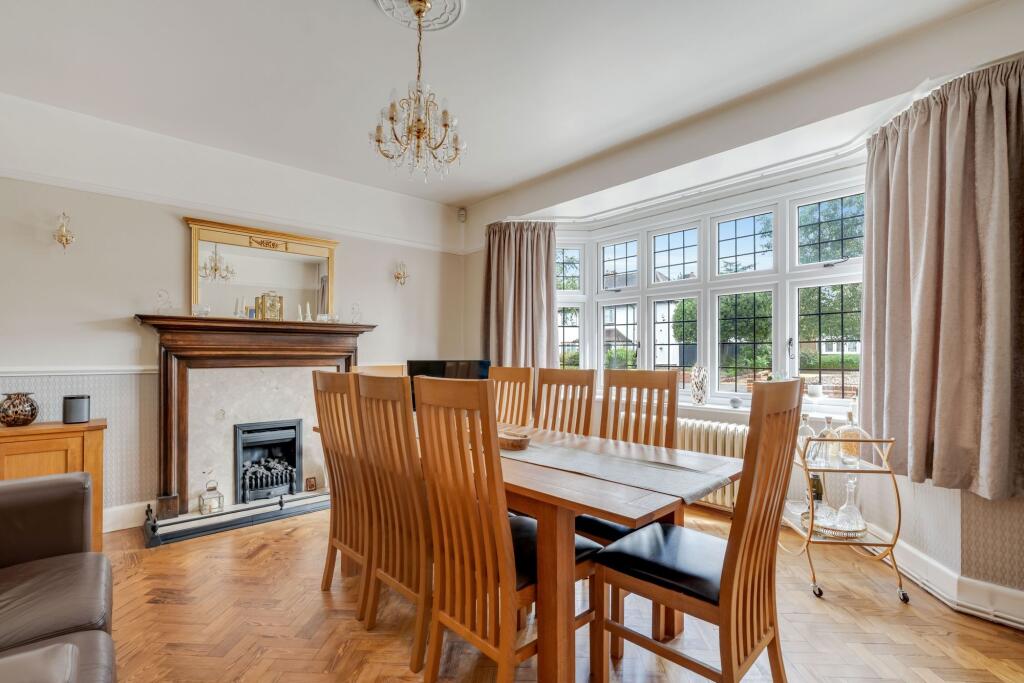 House in Sutton - More