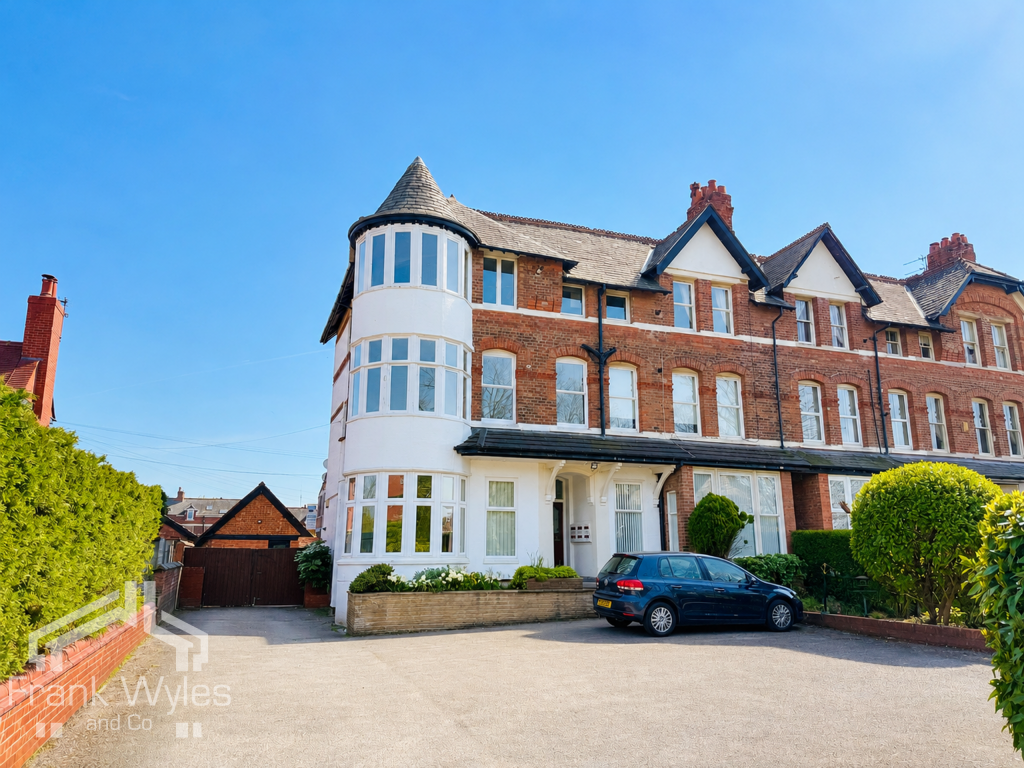 Main image of property: 36-38 St Annes Road East, LYTHAM ST ANNES, Lancashire