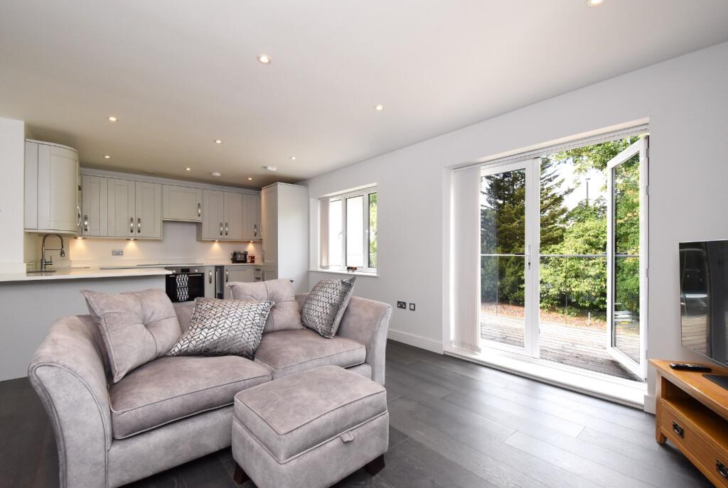 Apartment in London, Widmore Green, Bickley - View 4