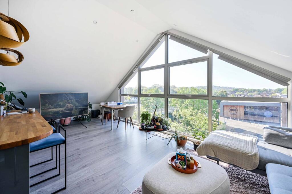 Main image of property: 88 Liongate House, Guildford, GU1