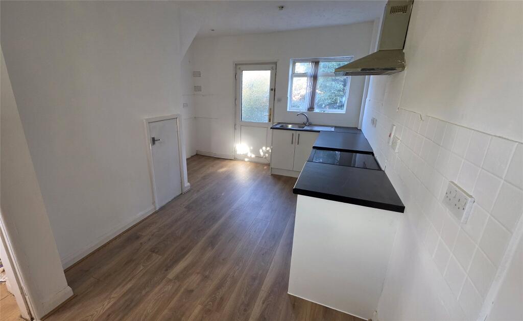 Dale Avenue, Bromborough, Wirral, Merseyside, CH62 photo 3
