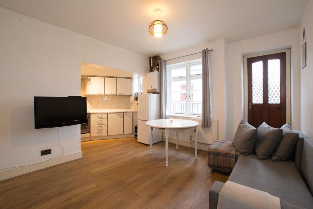 Apartment in London, Canning Town - View 3