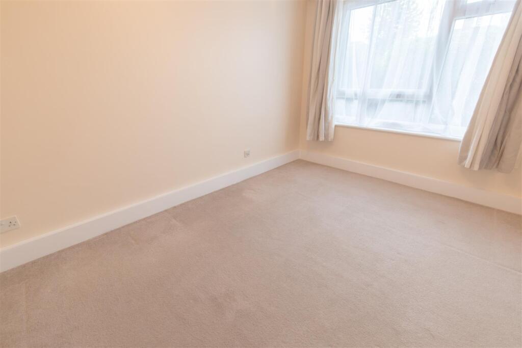 Apartment in Windsor, Dedworth - View 4