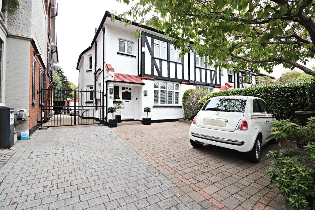Main image of property: Park Avenue, ENFIELD, Middlesex, EN1