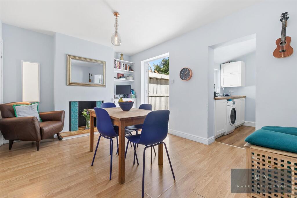 House in London, Waddon - View 2
