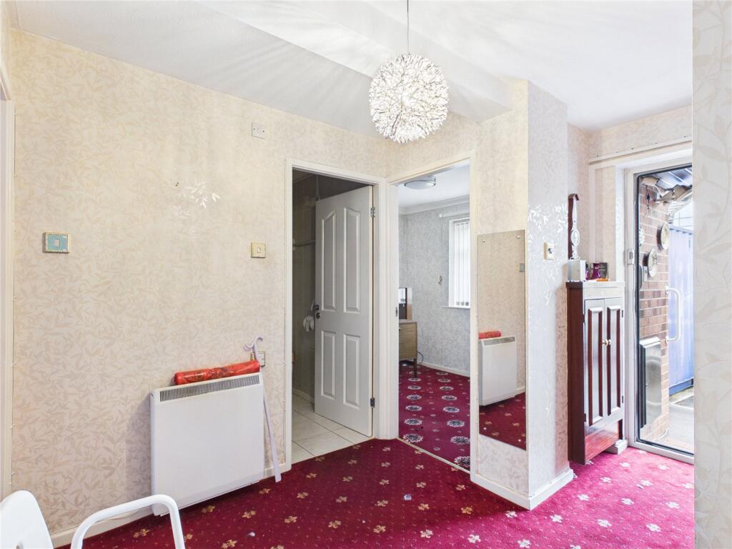 Apartment in Chester, Ellesmere Port - View 4