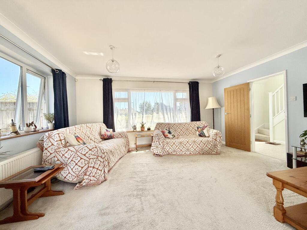 House in Highcliffe-on-Sea, Highcliffe and Walkford - View 3