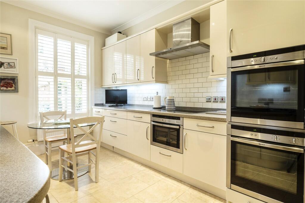 11, Wethered Park, Marlow, Buckinghamshire, SL7 photo 4