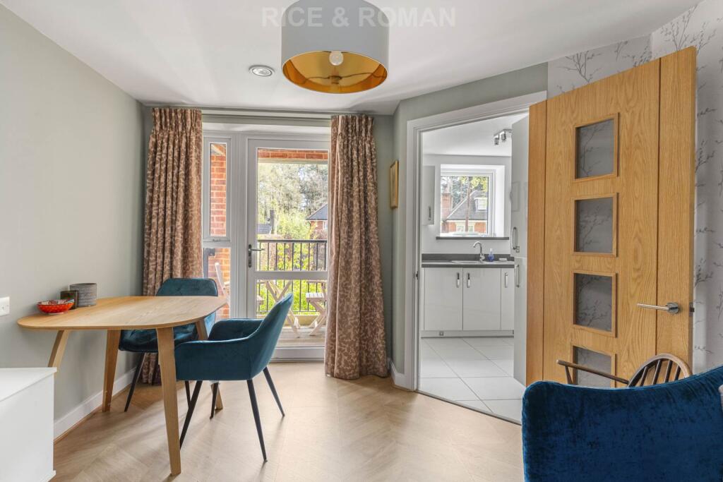 Apartment in Reading - View 4