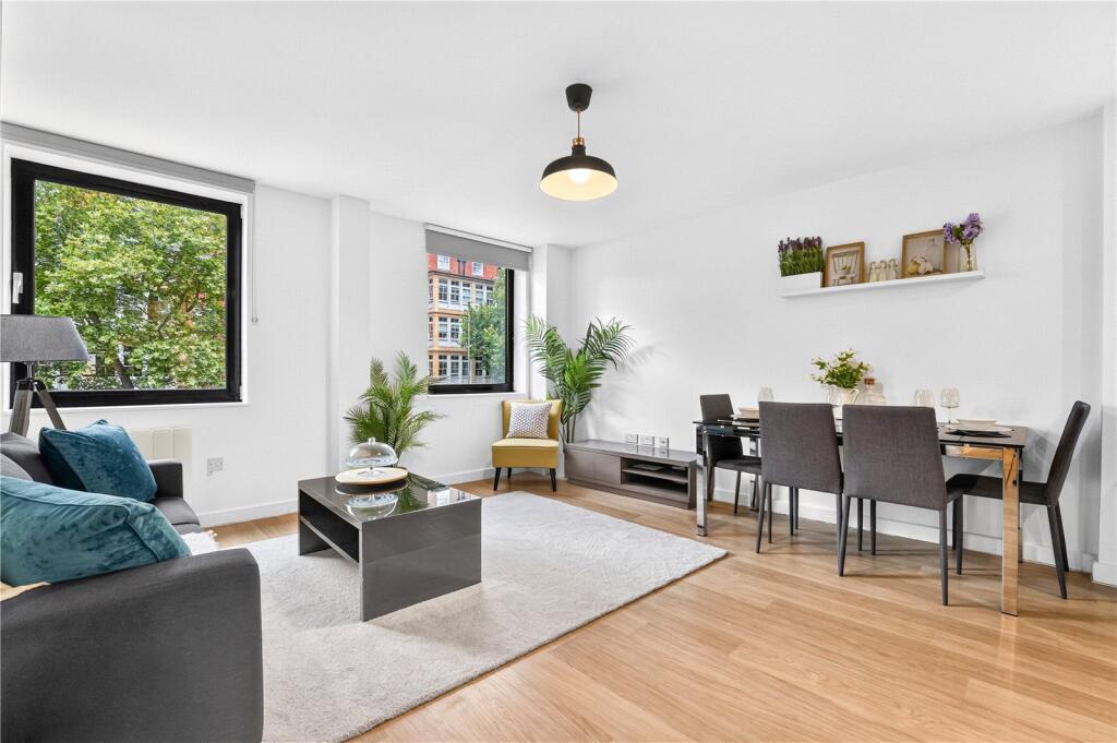 Main image of property: High Road, London, N12
