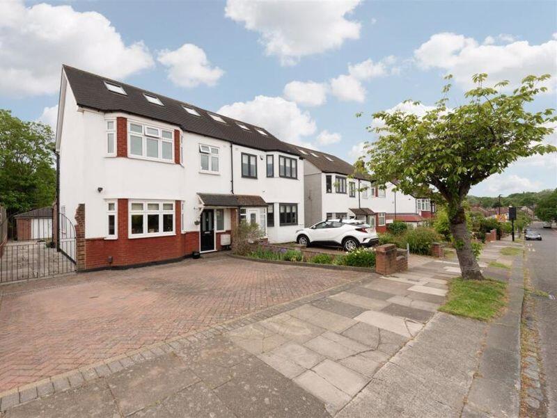 Main image of property: Oakwood Crescent, Winchmore Hill, N21