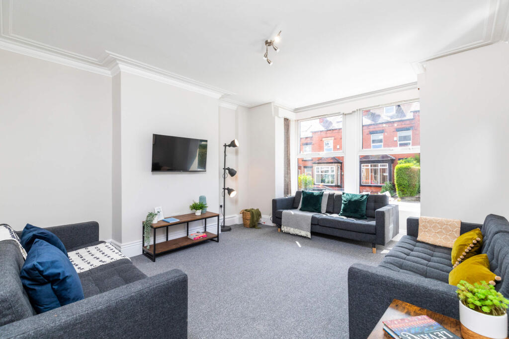 8-bed house on 54, Headingley Avenue, Leeds, £4,864/mo