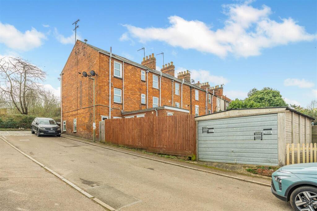 Broughton Road, Banbury, Oxfordshire, OX16 9QQ photo 4