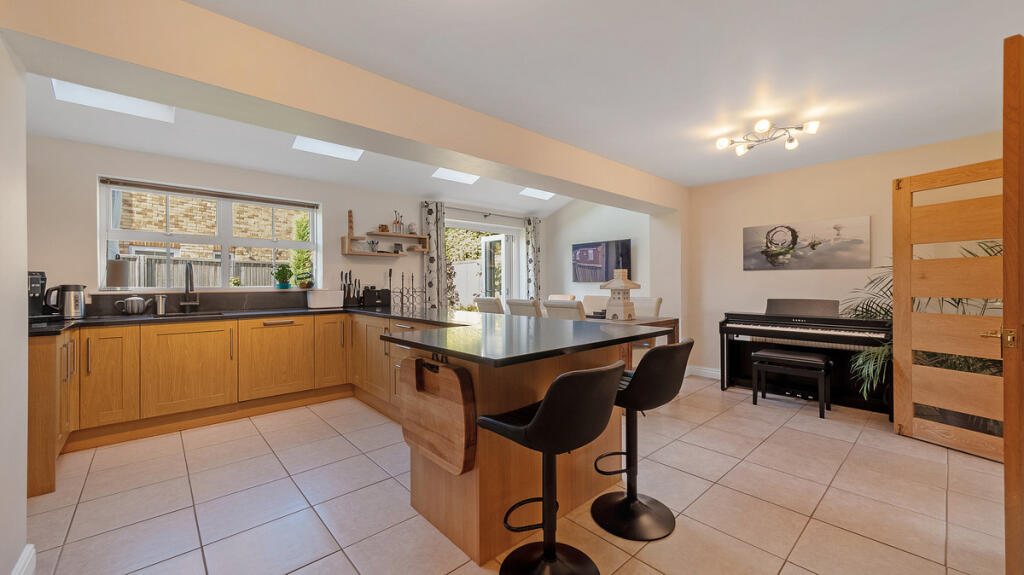 House in Wootton, Simpson Manor - View 3