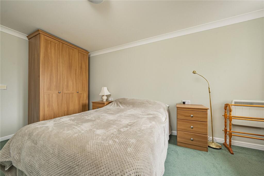 Apartment in Southall - More