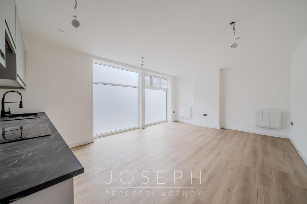 Apartment in Ipswich, Stoke - View 5