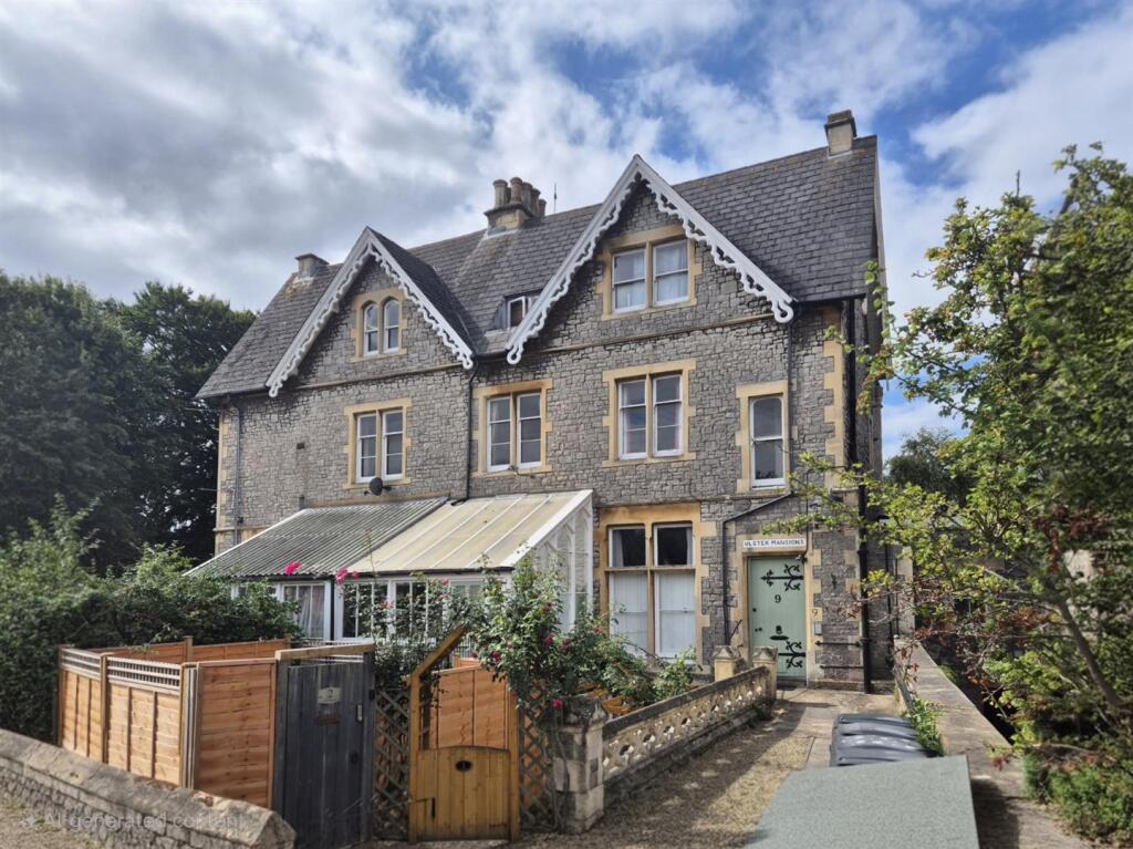 2-bed flat on Shrubbery Road, Weston-Super-Mare, £180,000