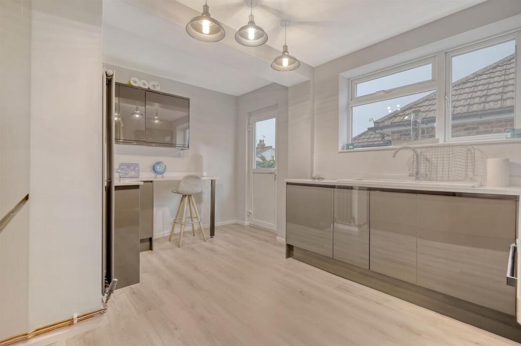 St. Johns Road, Westcliff-on-Sea photo 4
