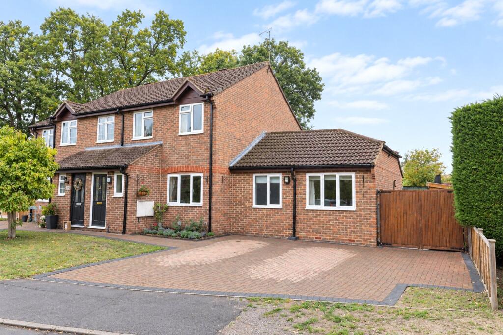 4-bed semi-detached on Highland Drive, Fleet, Hampshire, GU51, £550,000