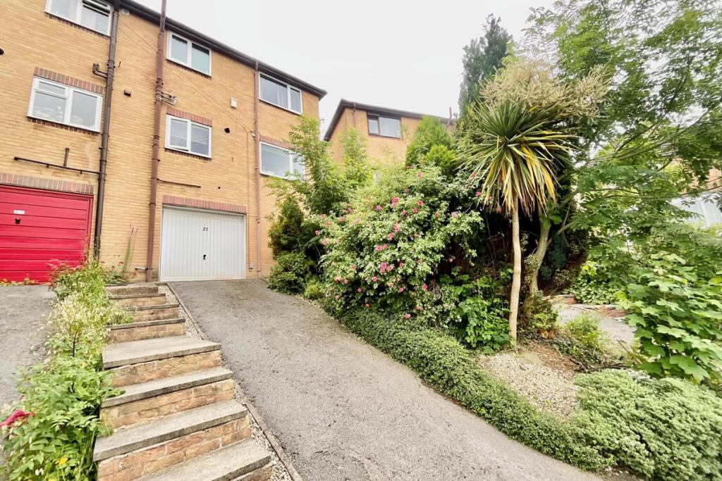 3-bed semi-detached on Smithy Wood Crescent, Sheffield, S8 0NT, £260,000