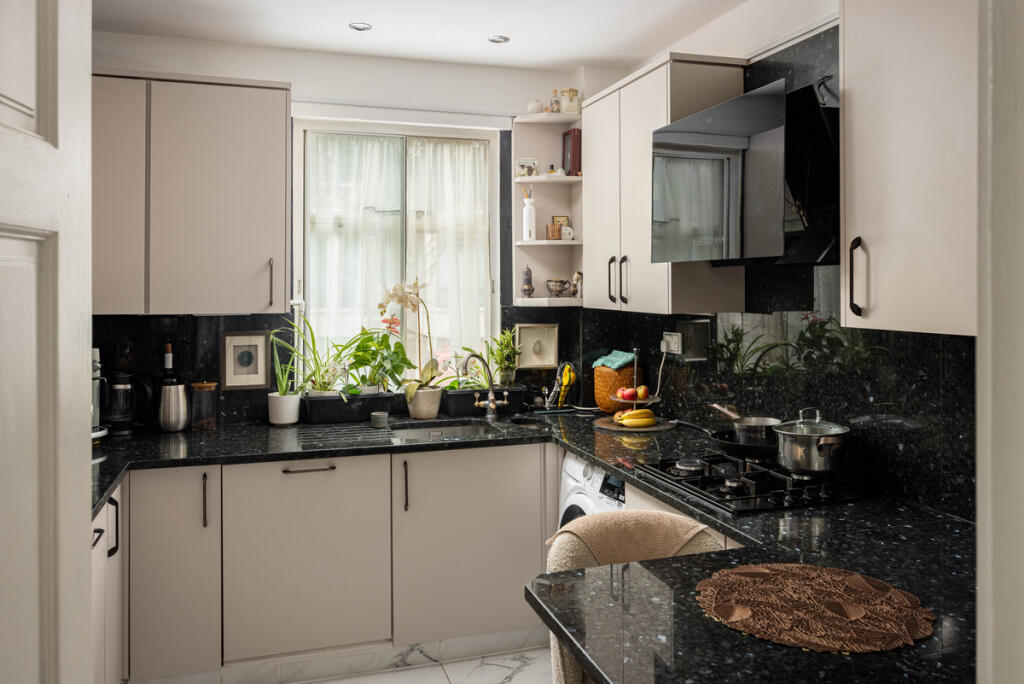 Apartment in London - View 5