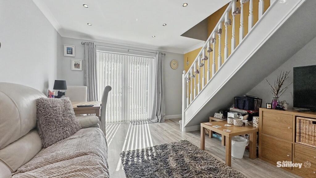 House in Mansfield, Nottinghamshire - View 2