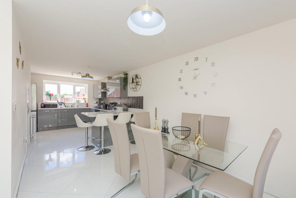 Dunlin Drive, Norton Canes photo 4