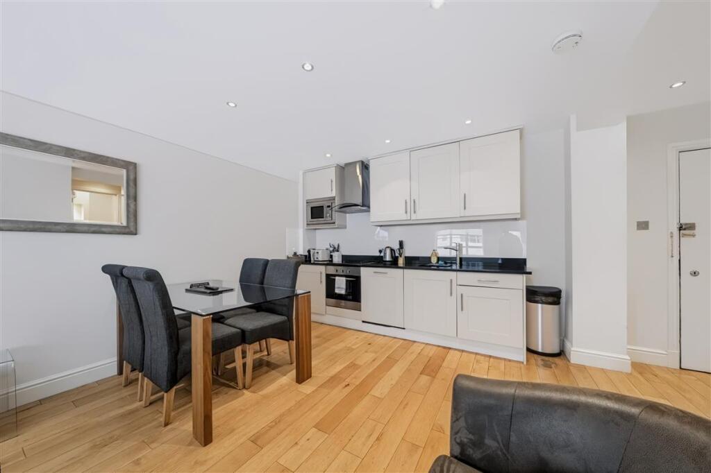Apartment in London, Chelsea - View 3