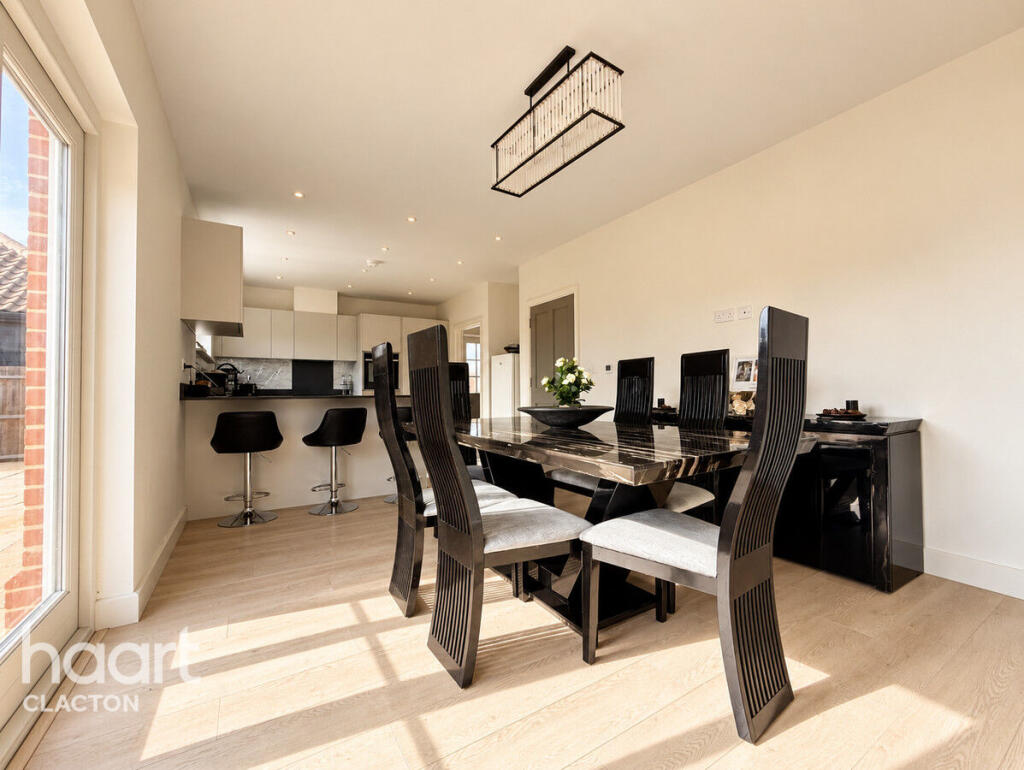 West Field Lane, Clacton-on-Sea photo 5