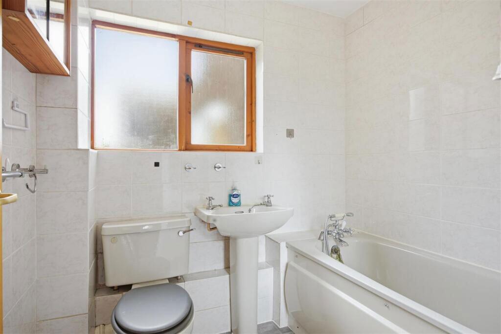 Apartment in Southall - View 4