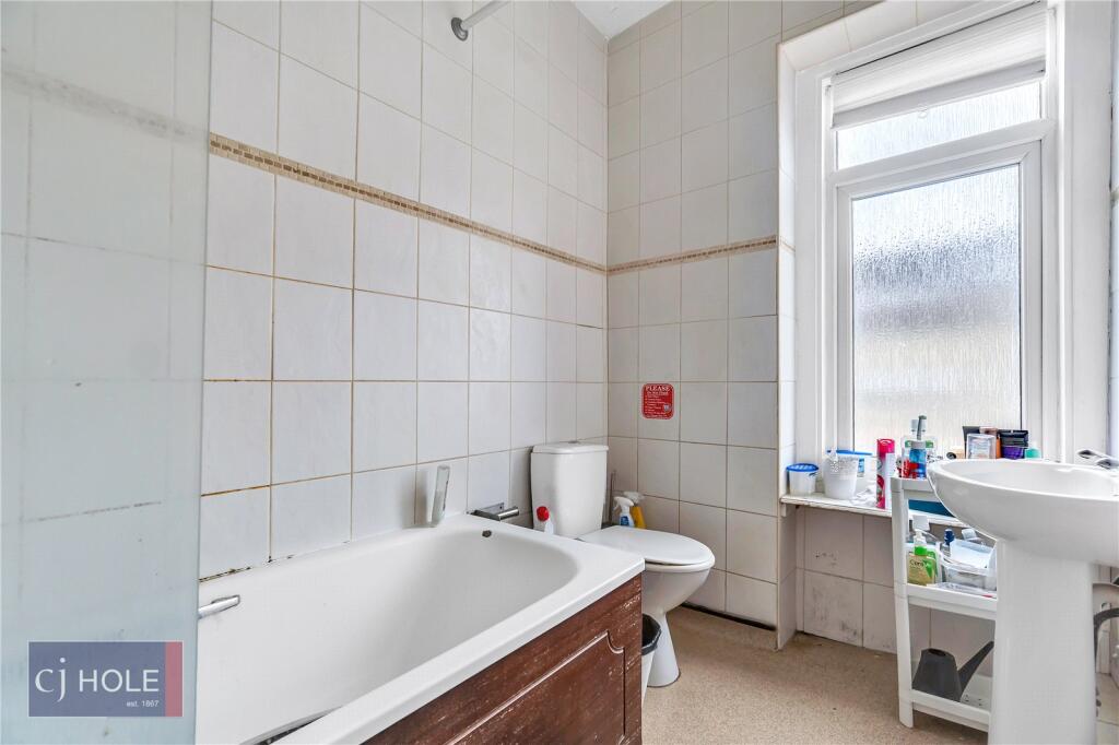 5 bedroom semi-detached house for rent