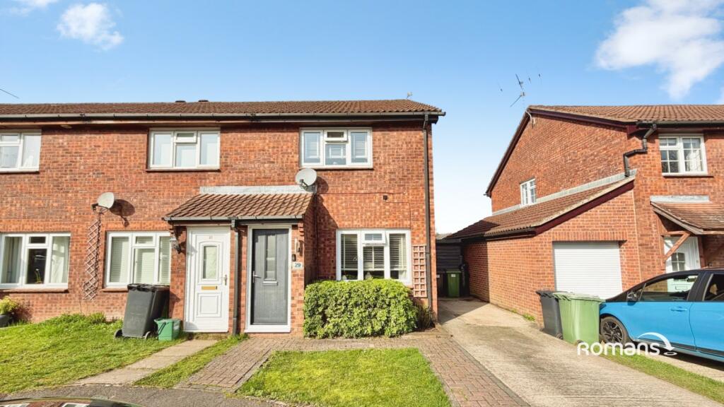 2-bed terraced on Oldberg Gardens, Basingstoke, Hampshire, £325,000