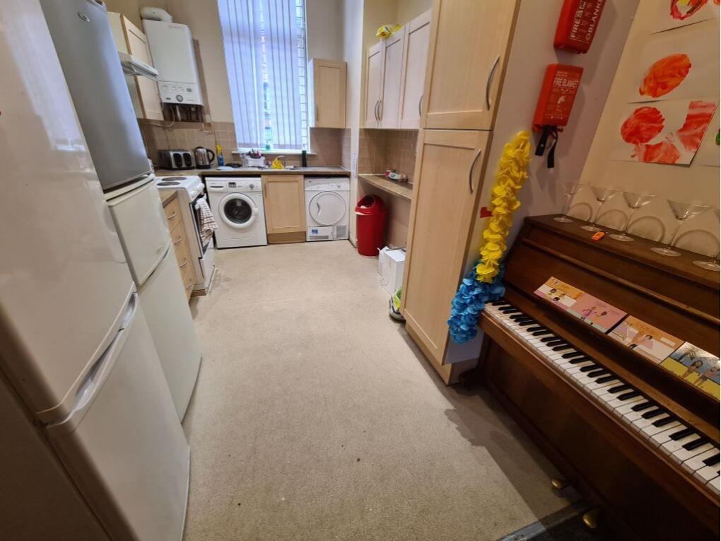 House in Leeds, West Yorkshire - View 4
